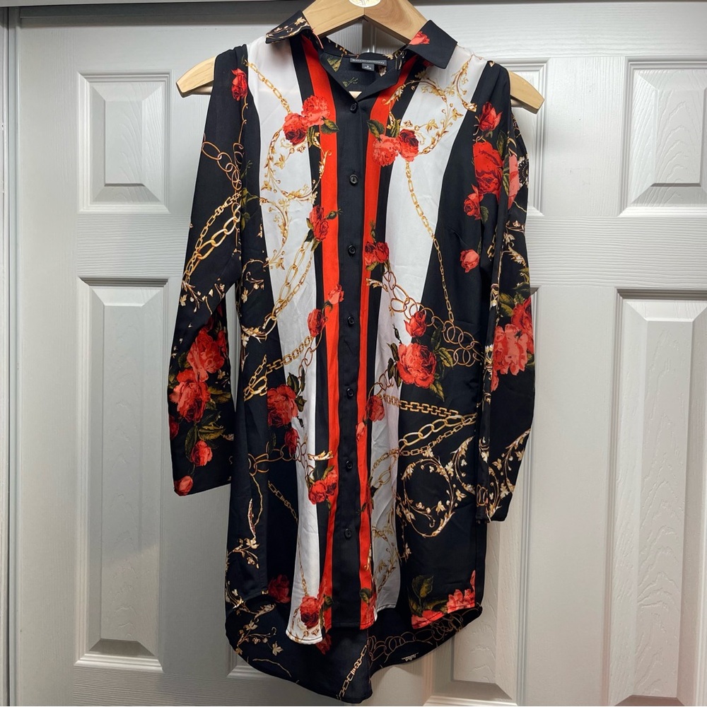Bold Elements Women’s Size S Split Shoulder Tunic Button Down Black Red Floral
